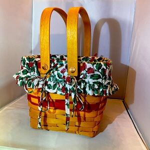 Longaberger, 1995, Christmas Edition, Cranberry Basket with 2 Liners and lid.